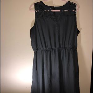 Business casual gray sleeveless dress